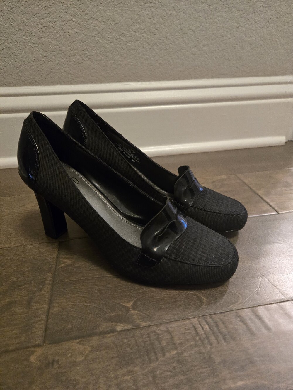 Womens Size 7.5 Black & Dark Grey High Heel Pumps, Dress Shoes